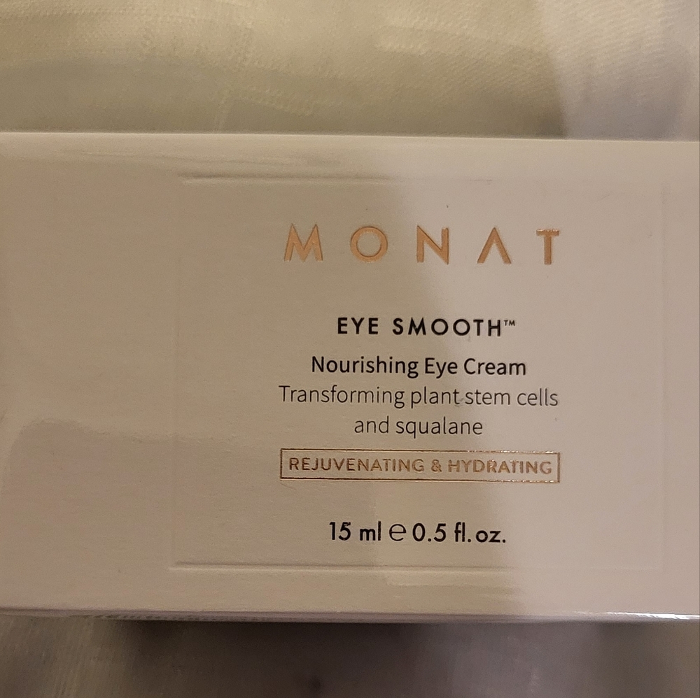 Eye Smooth™       Rejuvenating & HydratingTransforming